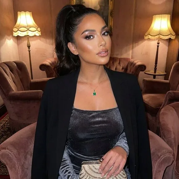 2 Carat Simulated Emerald CZ Gold Tone Pendant Necklace NWOT - Picture 8 of 9